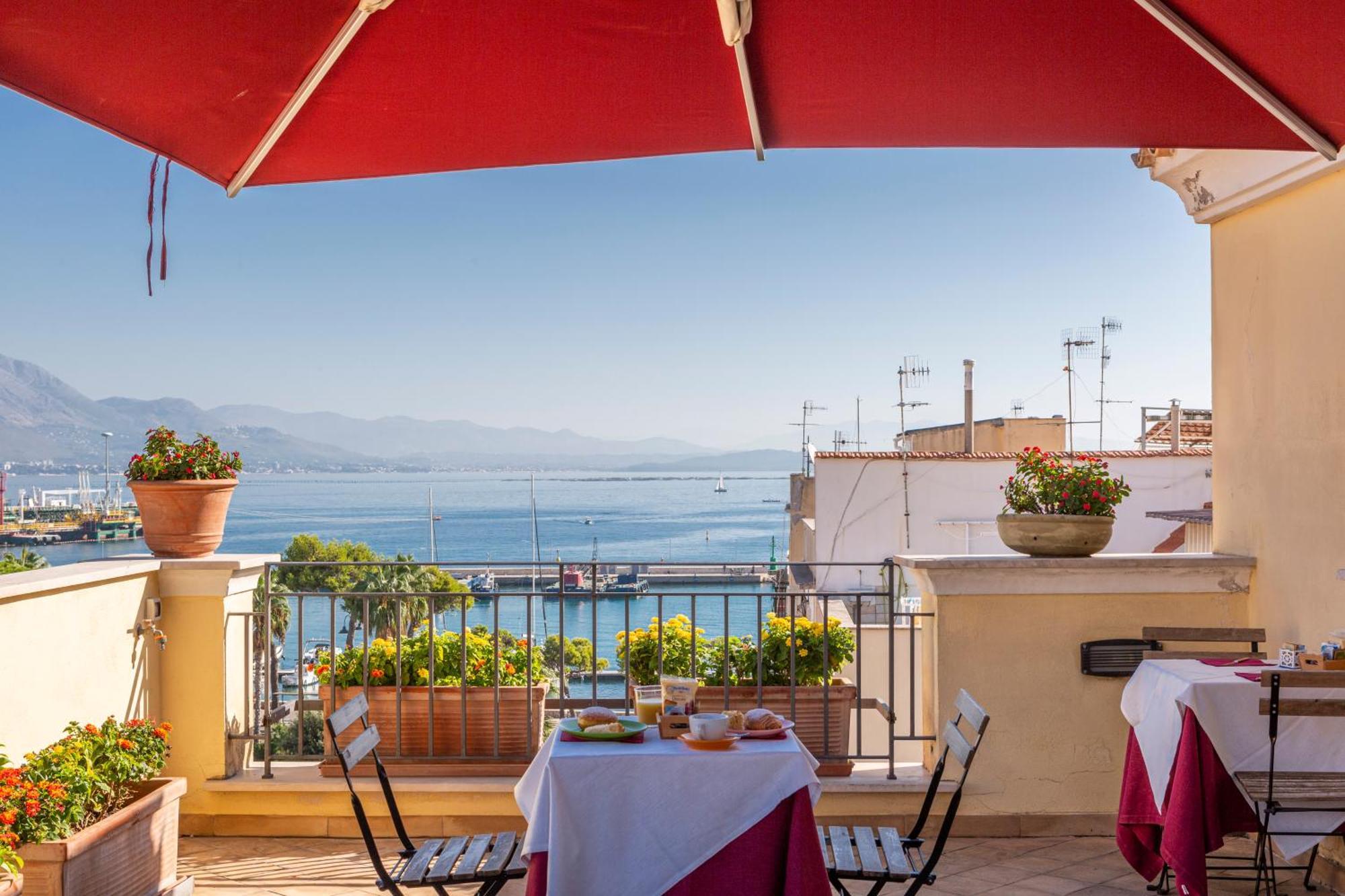 Il Quartuccio Gaeta Bed & Breakfast Bagian luar foto