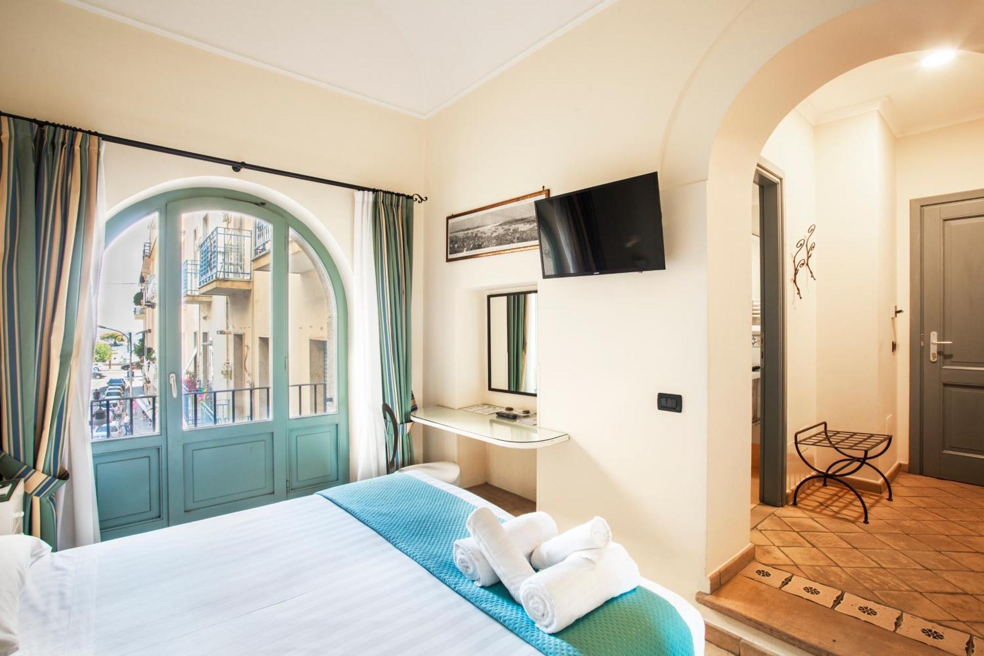 Il Quartuccio Gaeta Bed & Breakfast Bagian luar foto