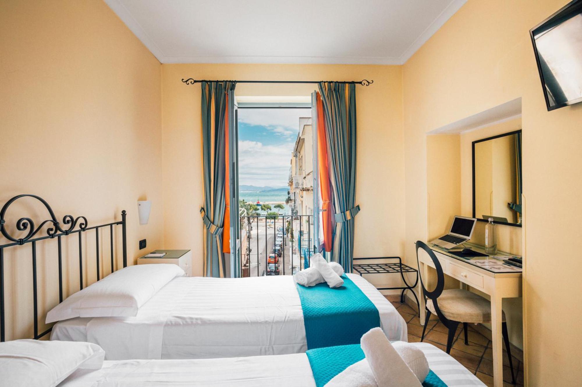 Il Quartuccio Gaeta Bed & Breakfast Bagian luar foto