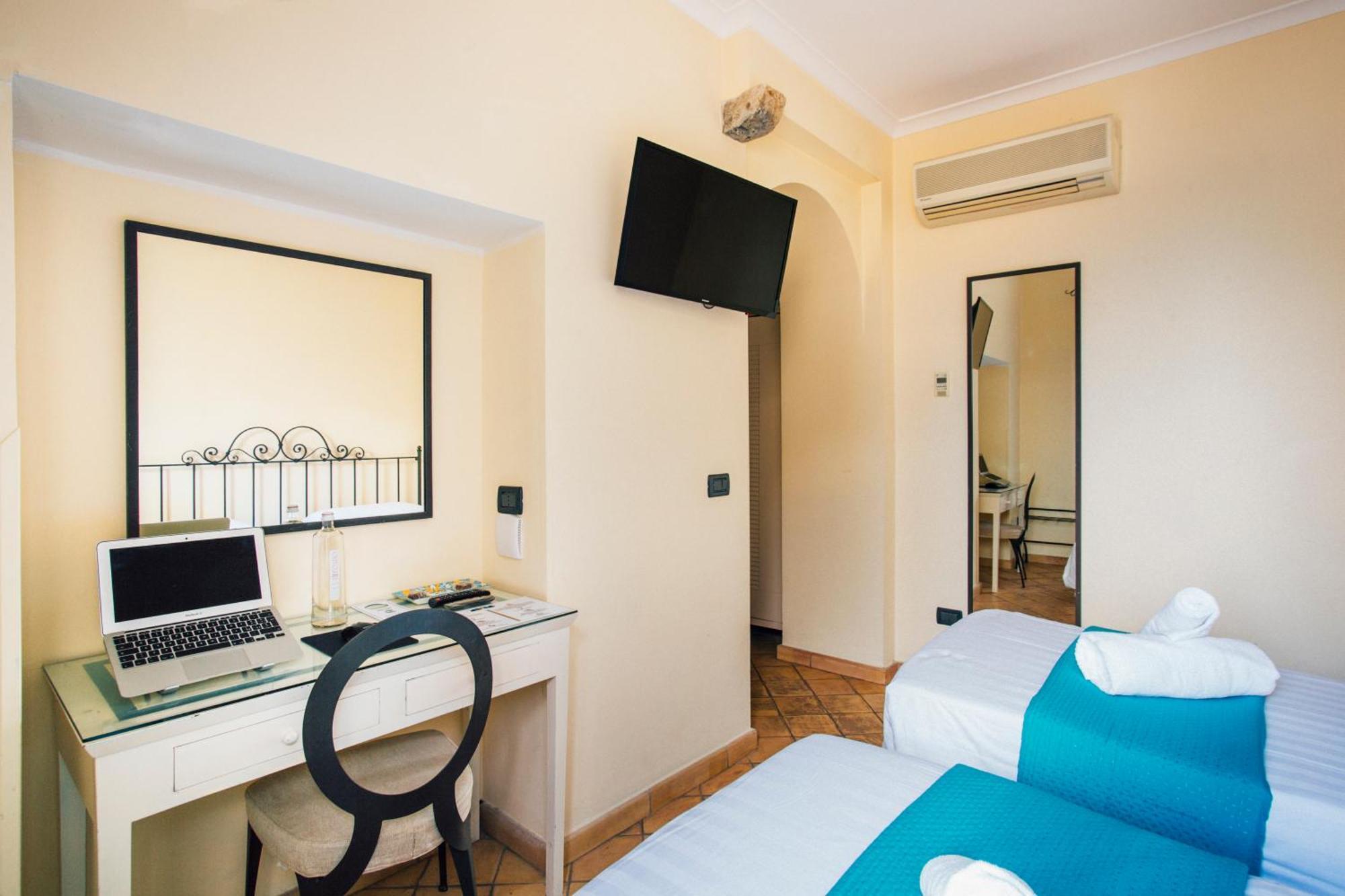 Il Quartuccio Gaeta Bed & Breakfast Bagian luar foto