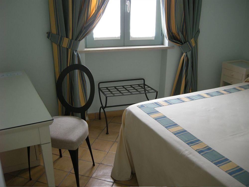 Il Quartuccio Gaeta Bed & Breakfast Bagian luar foto